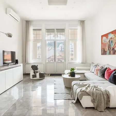 Apartment Walk To Vaci Street - Live In Lux Designer Apt W/ Amazing Views Budapest