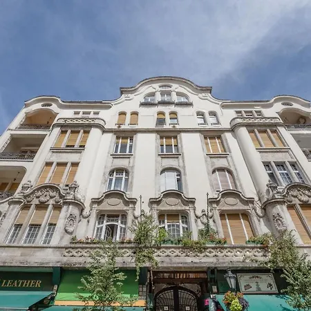 Apartment Walk To Vaci Street - Live In Lux Designer Apt W/ Amazing Views Budapest