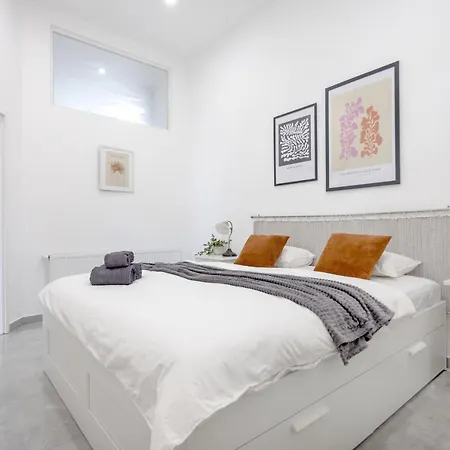 Walk To Vaci Street - Live In Lux Designer Apt W/ Amazing Views Apartment