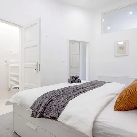 Walk To Vaci Street - Live In Lux Designer Apt W/ Amazing Views Apartment