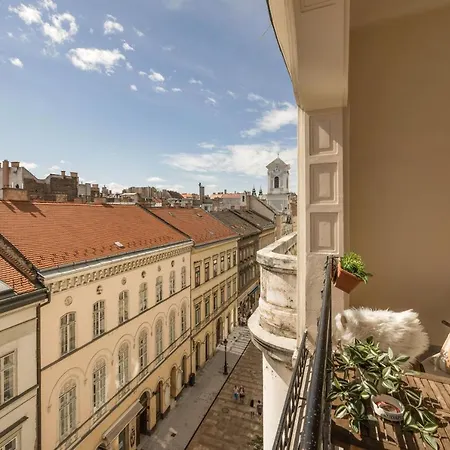 Walk To Vaci Street - Live In Lux Designer Apt W/ Amazing Views Apartment